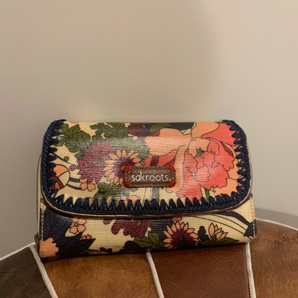 Large Sakroots Wallet Tri-fold Billfold Floral